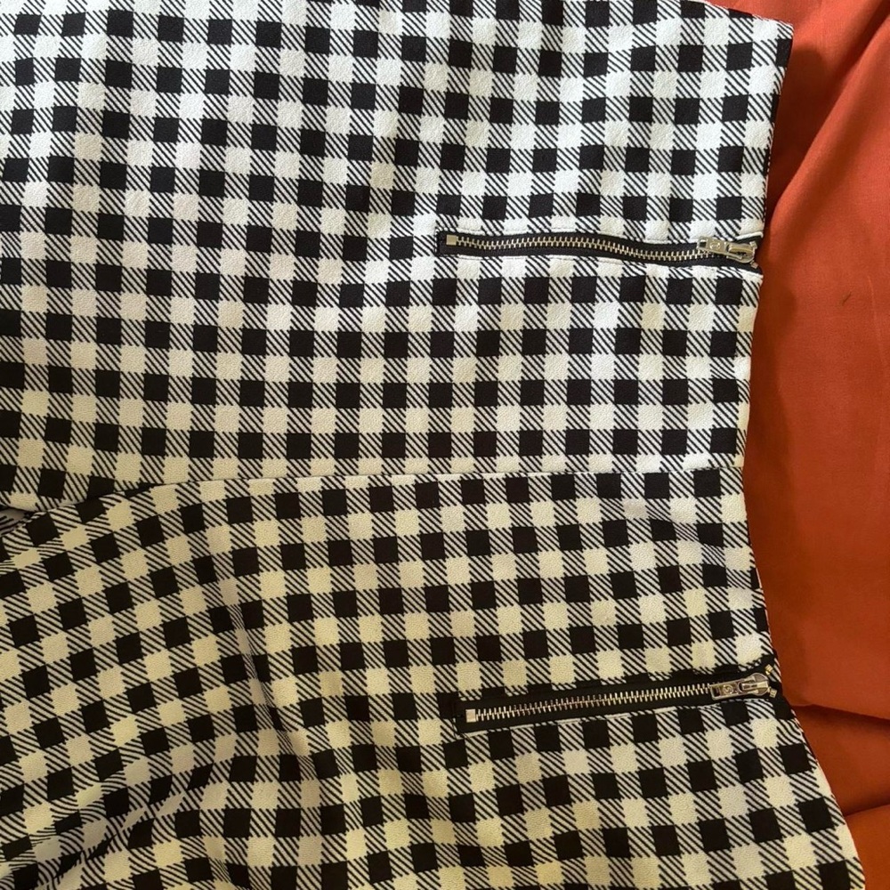 Chic Black and White Checkered Skirt with Zipper Accents